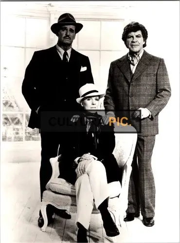 Vintage Original B&W Photo, "Victor Victoria" (1982) - Classic Movie Still from Blake Edwards' Timeless Musical Comedy