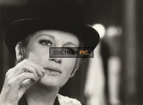 Vintage Original B&W Photo,  Carla Gravina portraying Carla in "Salut l'artiste" movie directed by Yves ROBERT - 1973