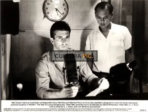 Vintage Original B&W Photo, Mel Gibson as Guy Hamilton and Bembol Roco as Beruea Assistant in "The Year of Living Dangerously" directed by Peter Weir - 1982