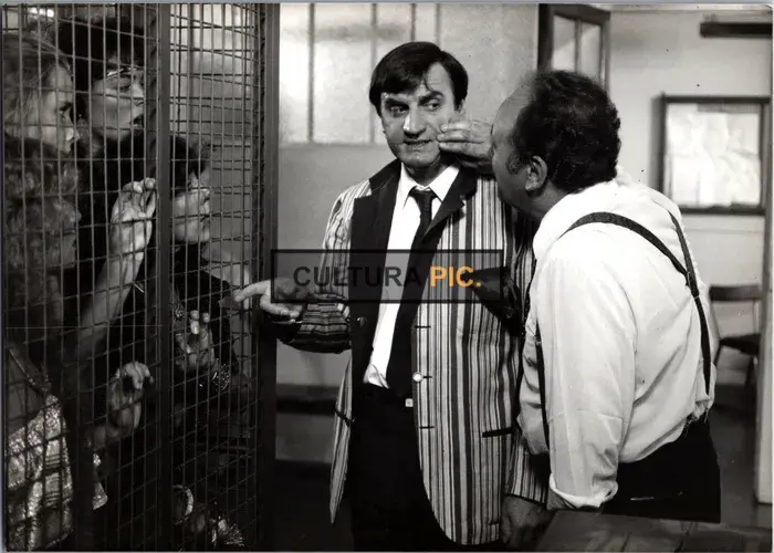 Vintage Original B&W Photo, Aldo Maccione and Raymond Pellegrin in "Plus beau que moi, tu meurs" Directed by Philippe Clair - 1982