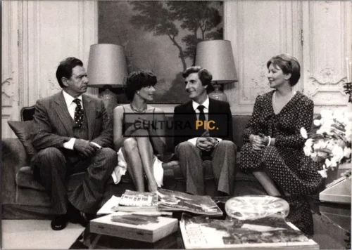 Vintage Original B&W Photo, Michel Galabru, Lorraine Bracco, Marina Vlady and Bernard Menez in "Duos sur canape" by Marc Camoletti - 1979