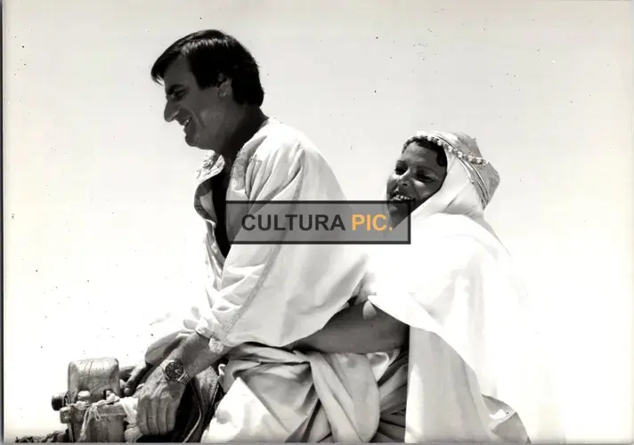 Vintage Original B&W Photo, Aldo Maccione in "Plus beau que moi, tu meurs" by Philippe Clair - 1982