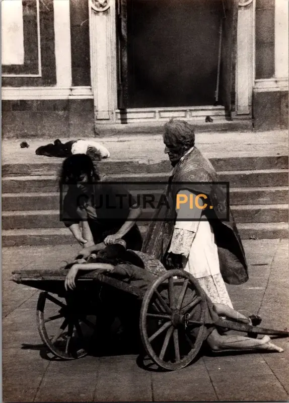 Vintage Original B&W Photo, a Scene in "La notte di San Lorenzo" Directed by Paolo Taviani and Vittorio Taviani - 1982