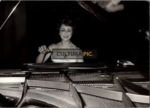 Vintage Original B&W Photo, Pauline Gordon a Pianist in Paris - 1955