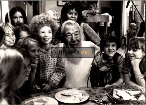 Vintage Original B&W Photo, John Huston and Aileen Quinn in "Annie" by John Huston - 1982