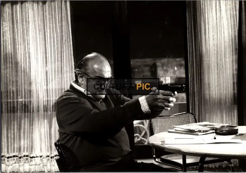 Vintage Original B&W Photo, Henri Verneuil in The Film "Mille milliards de dollars" - 1982