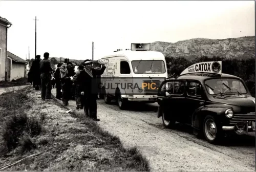 Vintage Original B&W Photo, The Car Model "Renault 1 000 kg" - 1940