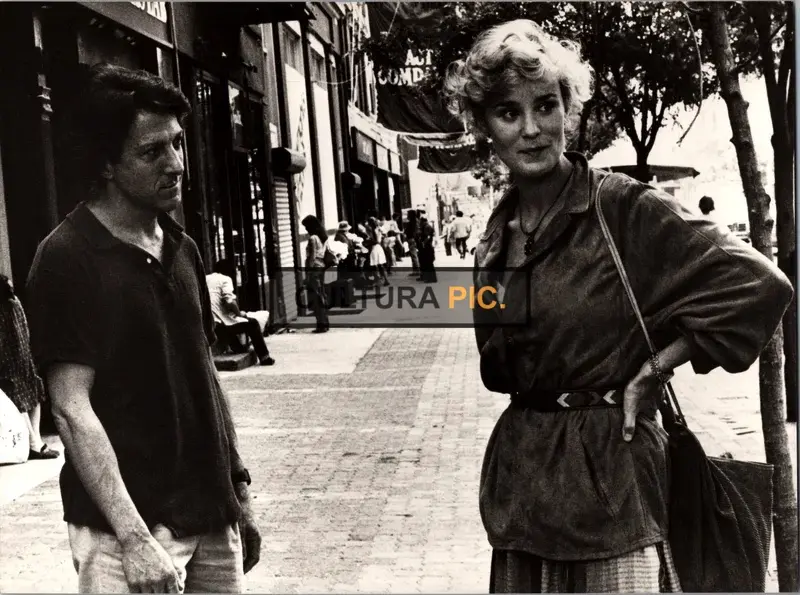 Vintage Original B&W Photo, Dustin Hoffman looks at Jessica Lange in a Scene in "Tootsie" by Sydney Pollack - 1982