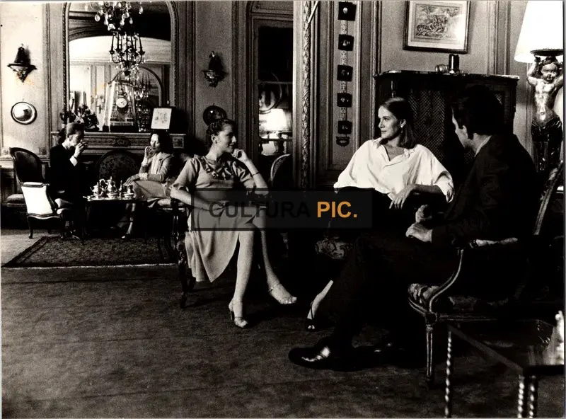 Vintage Original B&W Photo, Isabelle Huppert and Dominique Sanda in "Les ailes de la colombe" by Benoît Jacquot - 1981