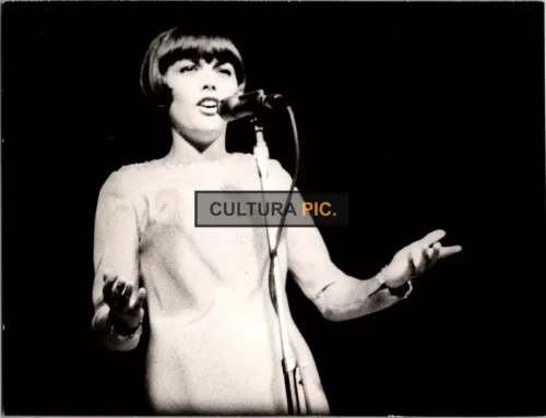 Vintage Original B&W Photo, Mireille Mathieu a French Singer - 1969