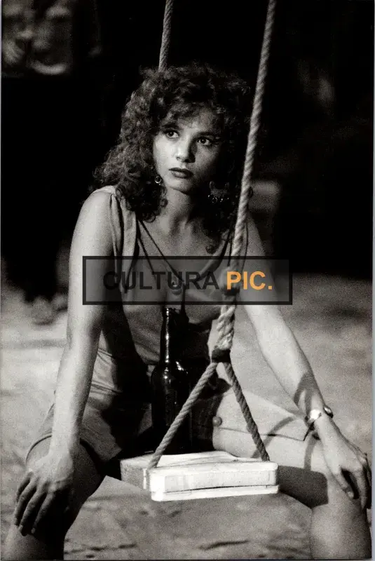 Vintage Original B&W Photo, Victoria Abril in "La lune dans le caniveau" by Jean-Jacques Beineix - 1983