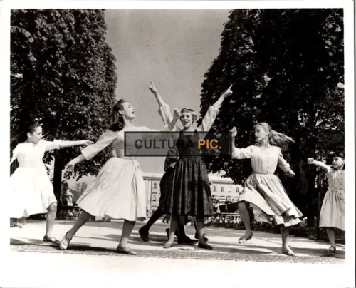 Vintage Original B&W Photo, Julie Andrews, Angela Cartwright, Debbie Turner, Heather Menzies and Kym Karath in The Famous Music Film "The Sound of Music" - 1965