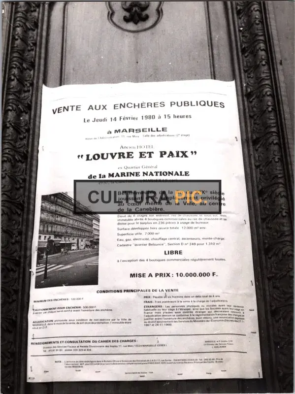 Vintage Original B&W Photo, a Public Auction in Hôtel Louvre et Paix - 1980