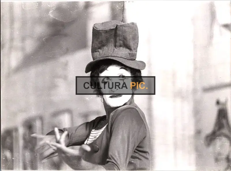 Vintage Original B&W Photo, Mime Artist Marcel Marceau, photo by Fructus - 1980
