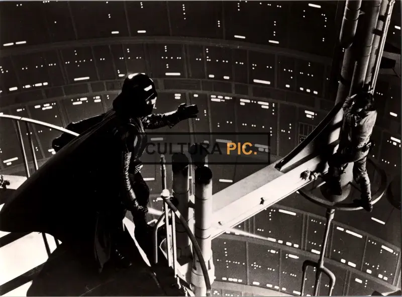 Vintage Original B&W Photo, Darth Vader (David Prowse) & Luke Skywalker in "Star Wars: Episode V - The Empire Strikes Back" by Irvin Kershner - 1980