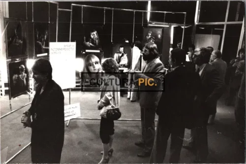 Vintage Original B&W Photo, Exposition Portraits on Centre Baune 1981 Photograph by Serge Assier
