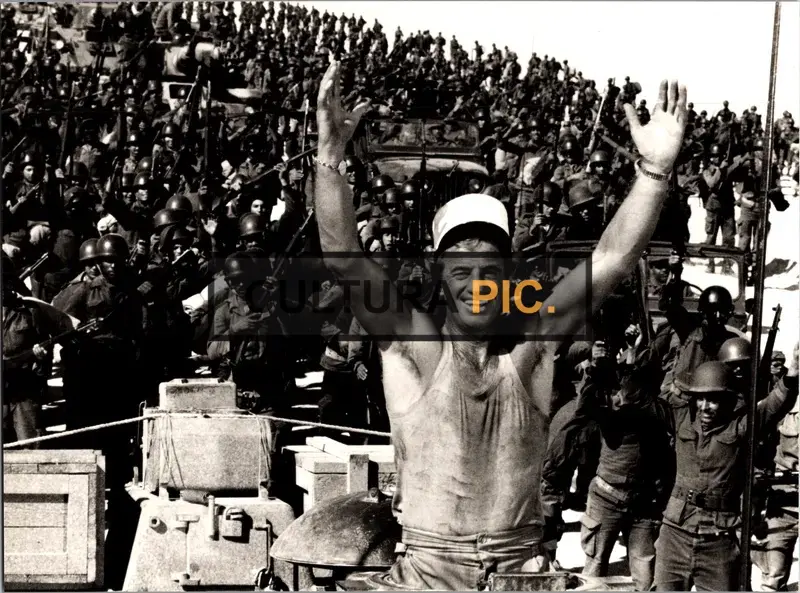 Vintage Original B&W Photo, Jean-Paul Belmondo in "The Vultures" by Henri Verneuil - 1984