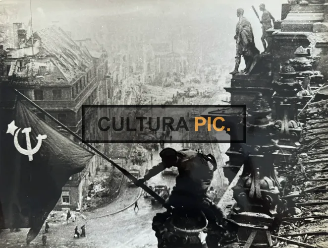 Vintage Original B&W Photo, Raising a Flag over the Reichstag, Photograph by Yevgeny Khaldei in 1945