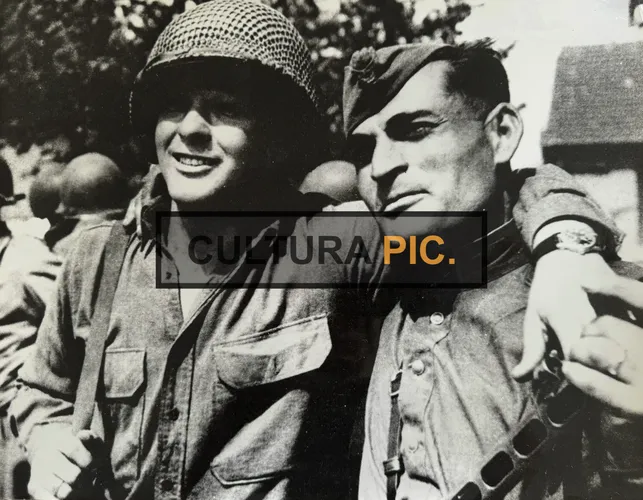 Vintage Original B&W Photo, American Army soldier Albert Kotzebue and Red Army soldier Ivan Numladze at the Time of the Meeting on the Elbe, Germany - 1945