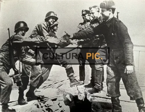 Vintage Original B&W Photo, the Troops from the United Socialist States of America meet Soldiers from the Russian State at the Elbe River in 1945